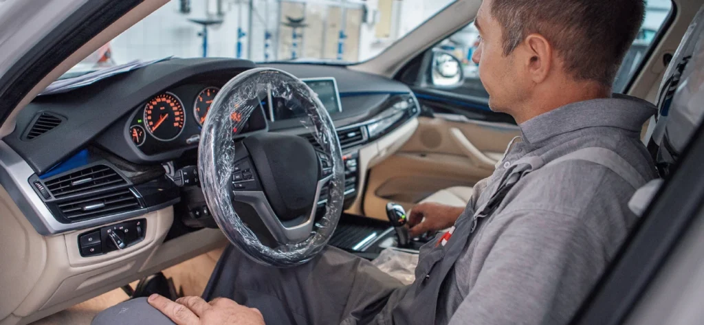 BMW M GmbH notuje rekordowy wzrost: Ponad 200 000 dostarczonych pojazdów w ciągu jednego roku