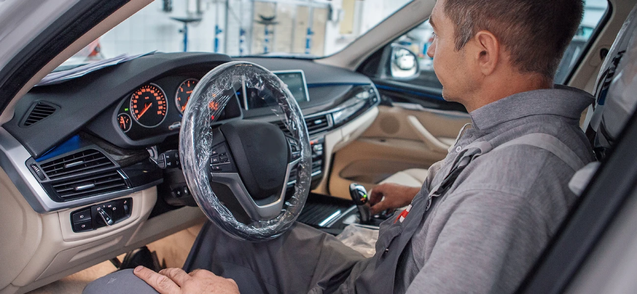 BMW M GmbH notuje rekordowy wzrost: Ponad 200 000 dostarczonych pojazdów w ciągu jednego roku