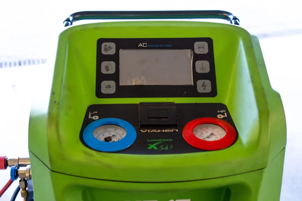 Serwis klimatyzacji samochodowej